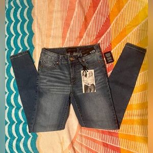 NWT: Kendall & Kylie The Kontour High Rise jeans